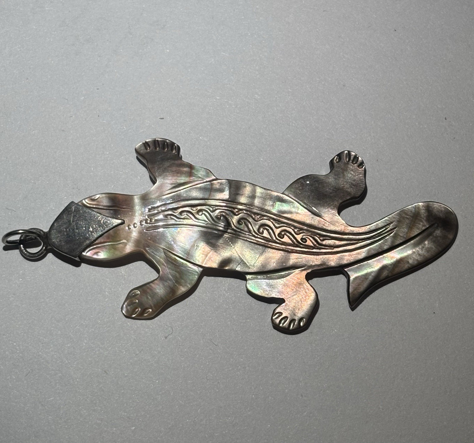 Hand Carved Pearl Shell Lizard Sculpture Pendant - photo 2