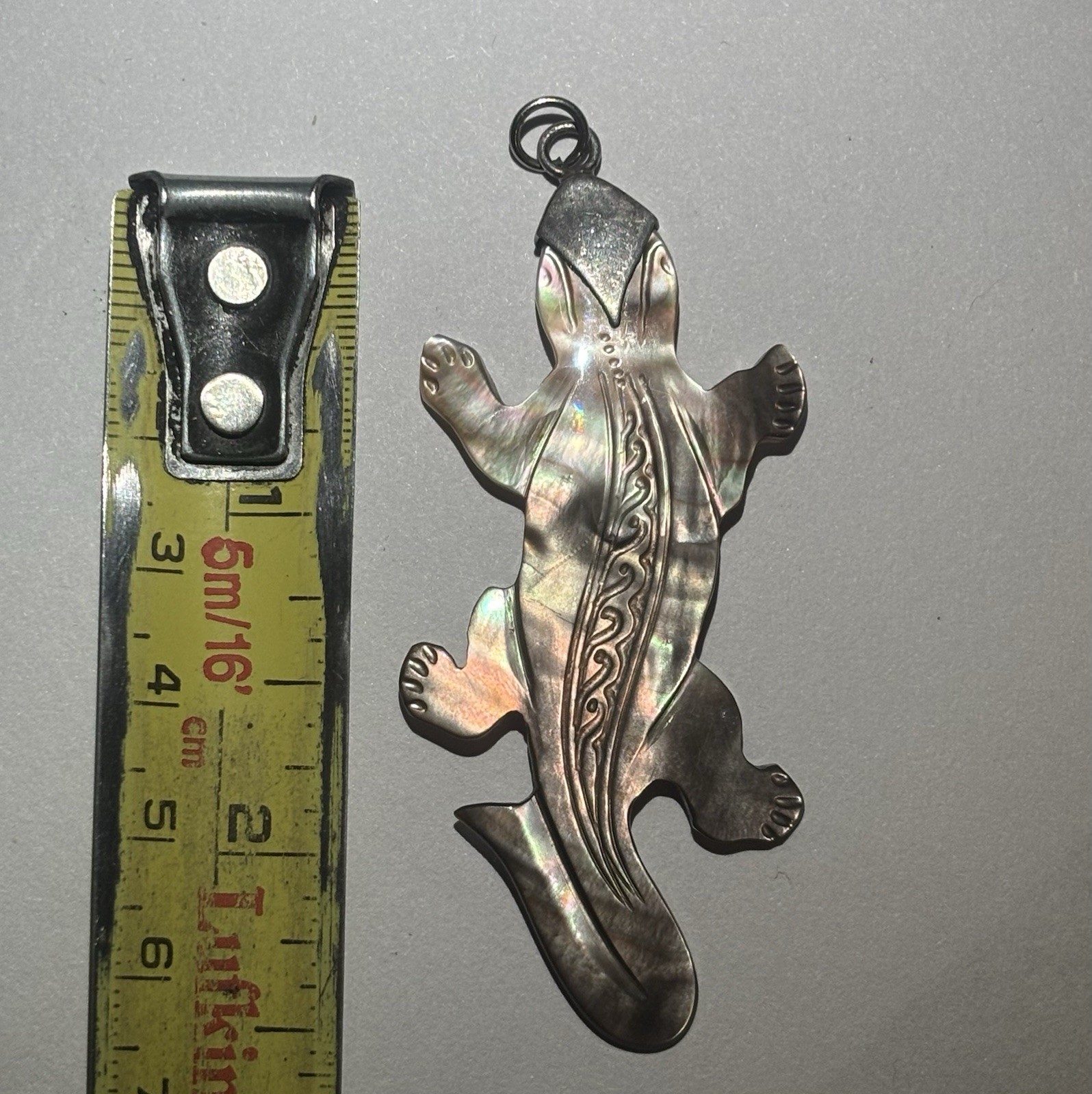 Hand Carved Pearl Shell Lizard Sculpture Pendant - photo 4