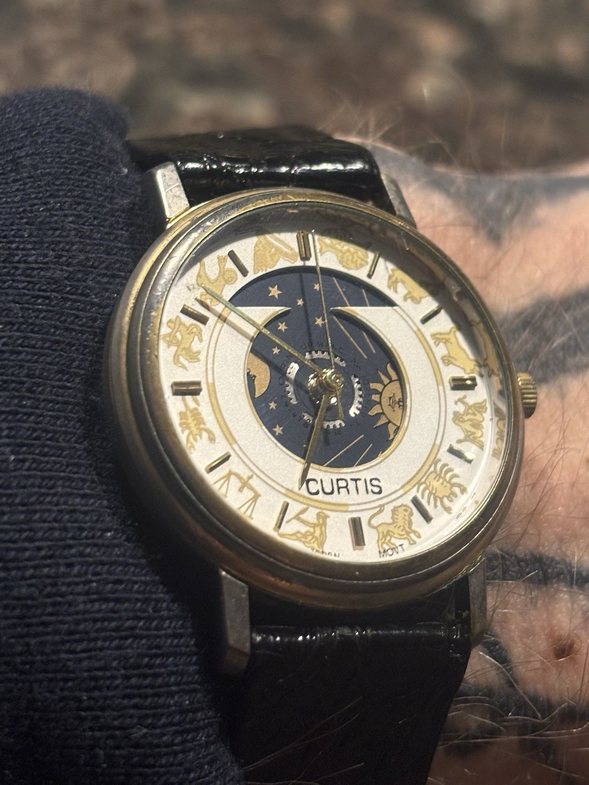 Vintage CURTIS Zodiac Moon Sun Quartz Wrist Watch Japan Mcm Gold - photo 2