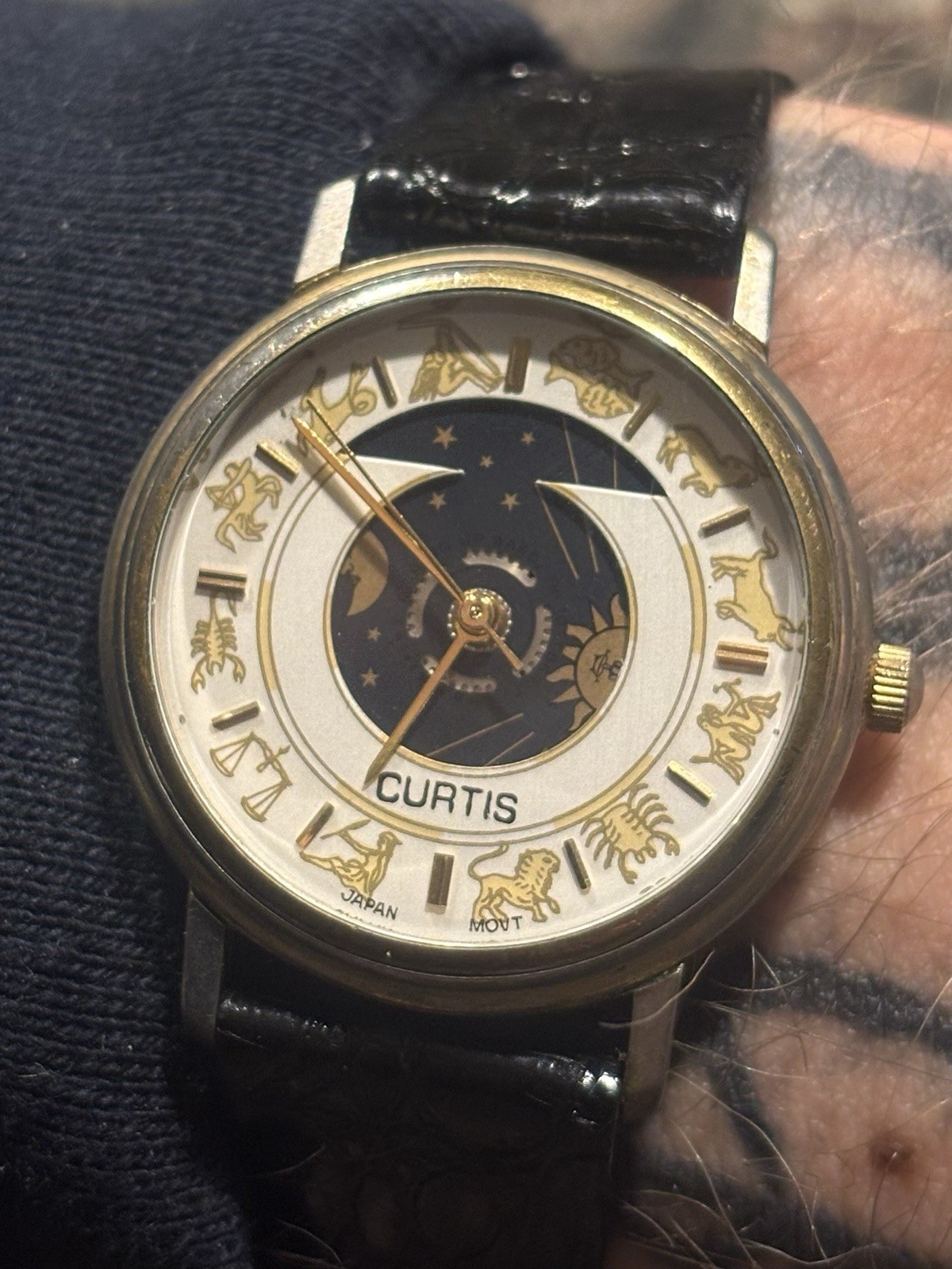 Vintage CURTIS Zodiac Moon Sun Quartz Wrist Watch Japan Mcm Gold - photo 3