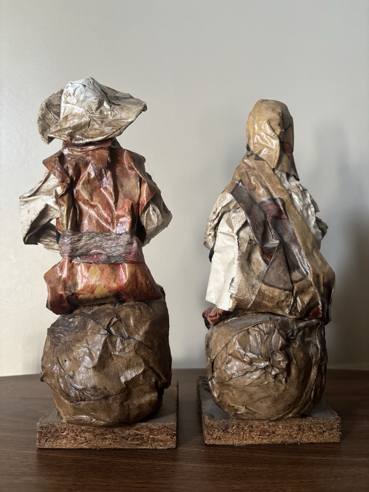 Mexican Folk Art Paper Mache Figurines Farm Couple w/ corn hay - photo 2
