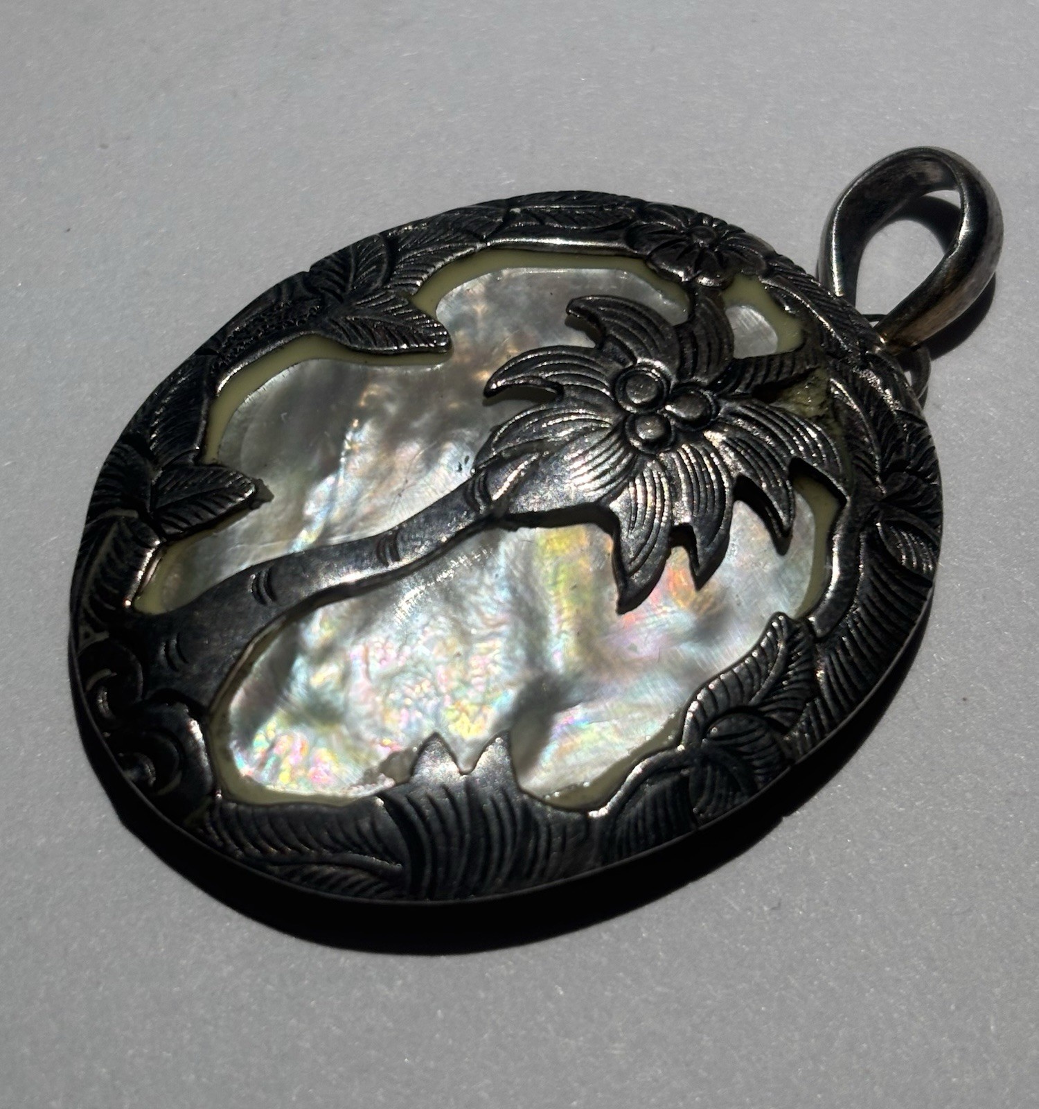 Silver Coconut Tree with Mother of Pearl Backdrop Necklace Penda - photo 2