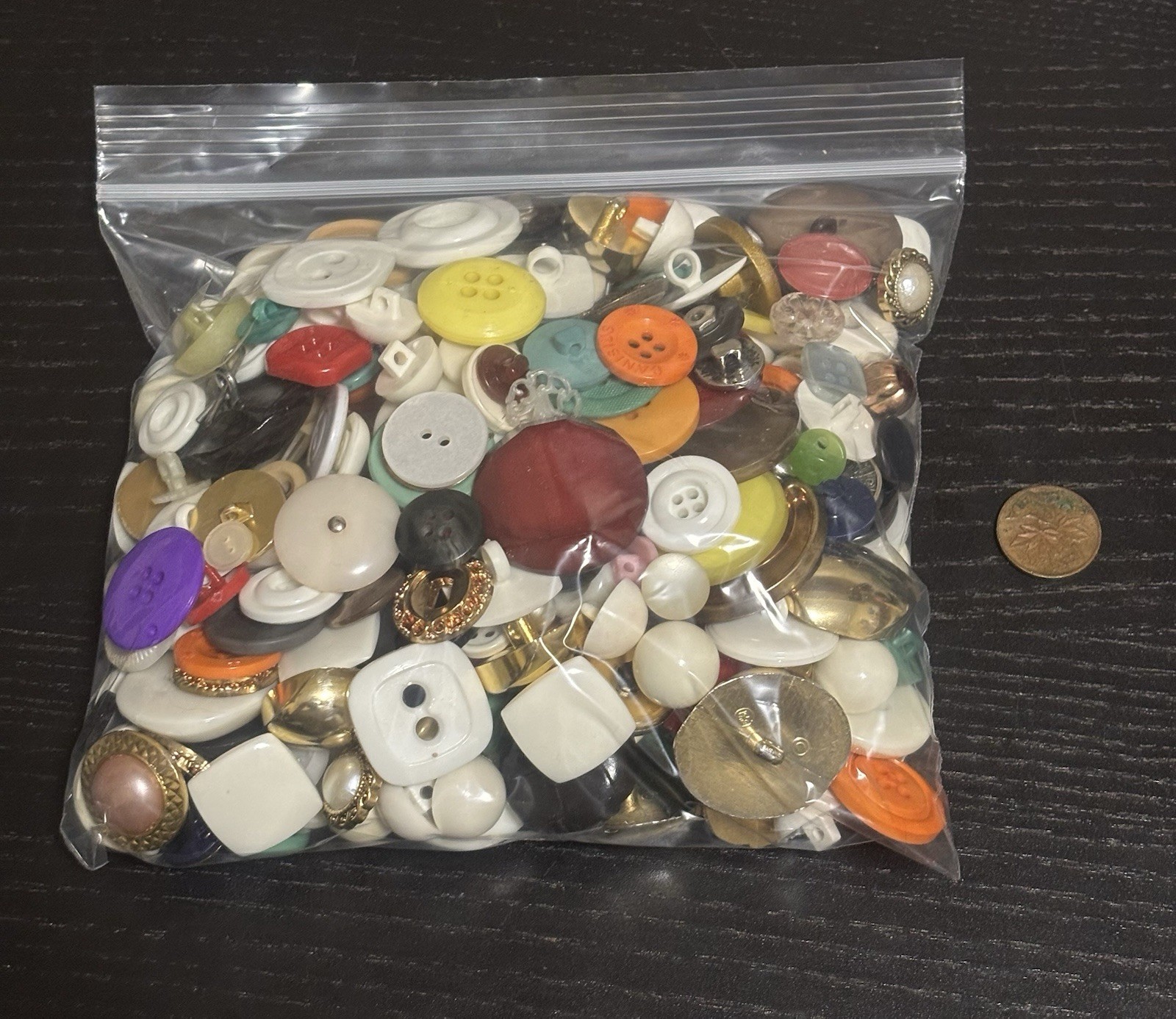VINTAGE MIXED LOT COLLECTION OF OLD BUTTONS 340+ GRAM