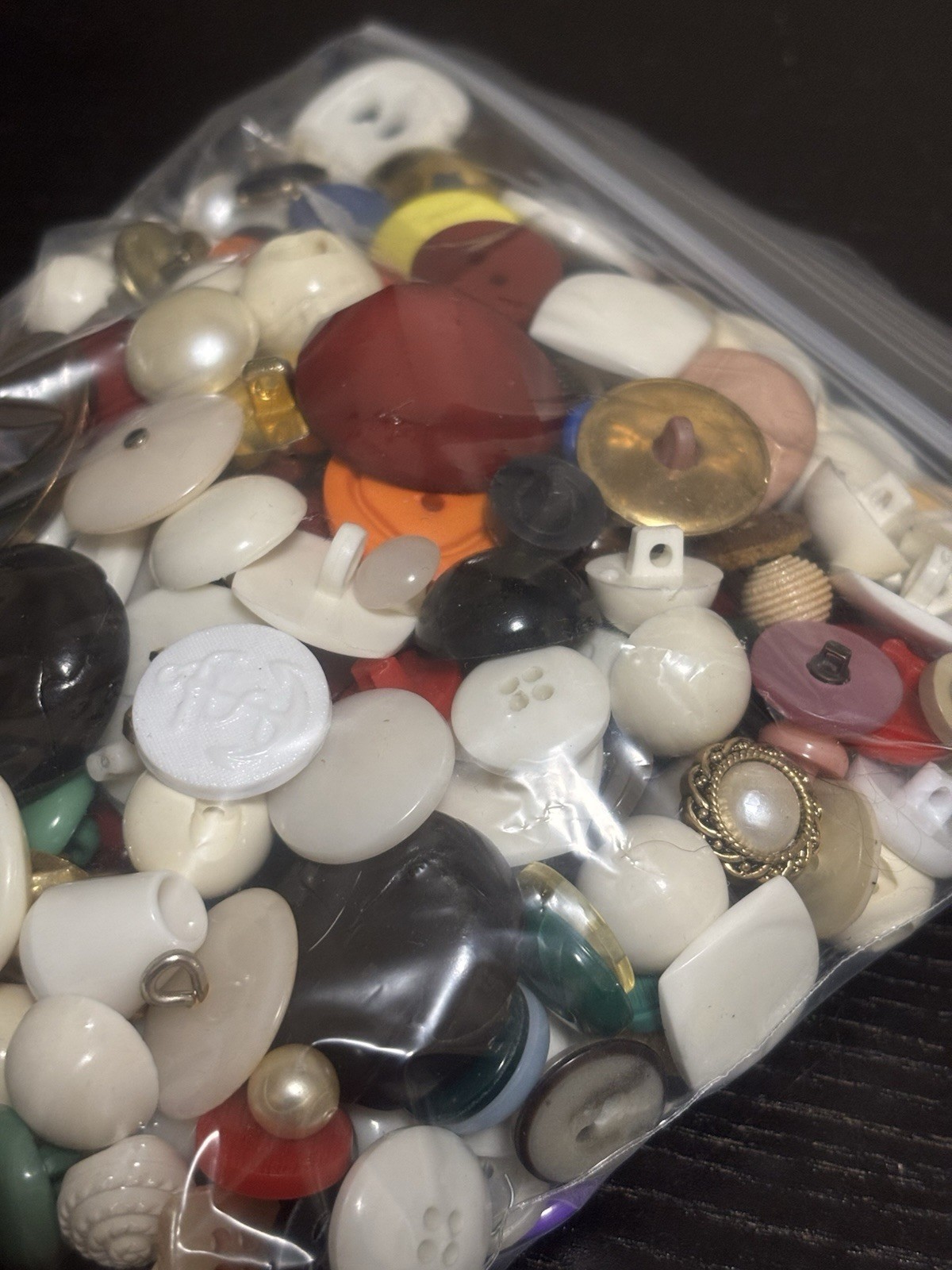 VINTAGE MIXED LOT COLLECTION OF OLD BUTTONS 340+ GRAM - photo 5