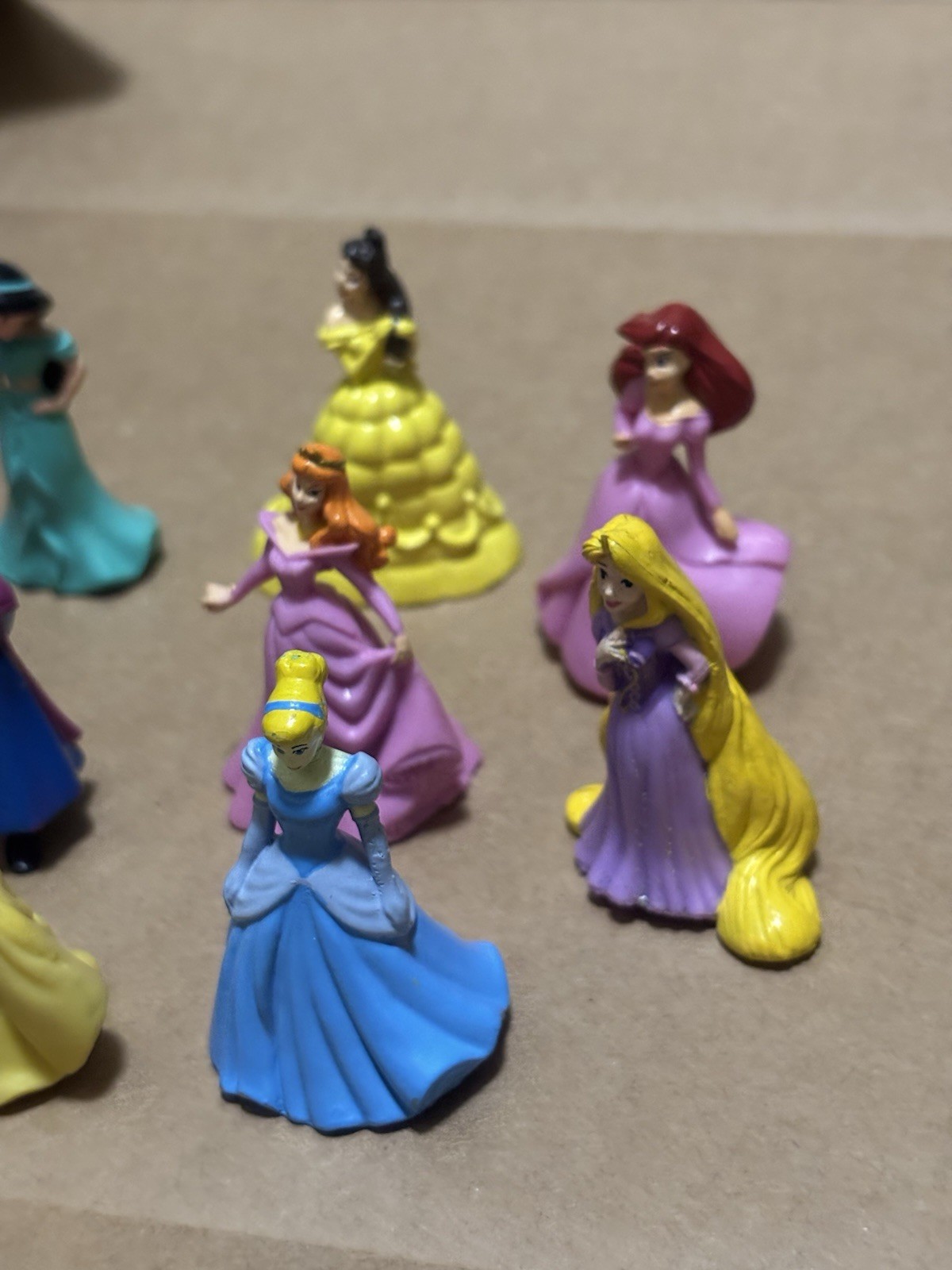 Disney Princess 2" Assorted Figurines Lot 9 - photo 4