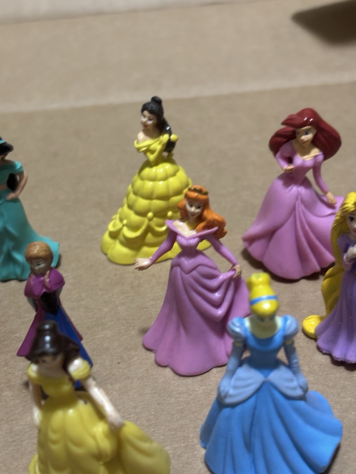Disney Princess 2" Assorted Figurines Lot 9 - photo 5