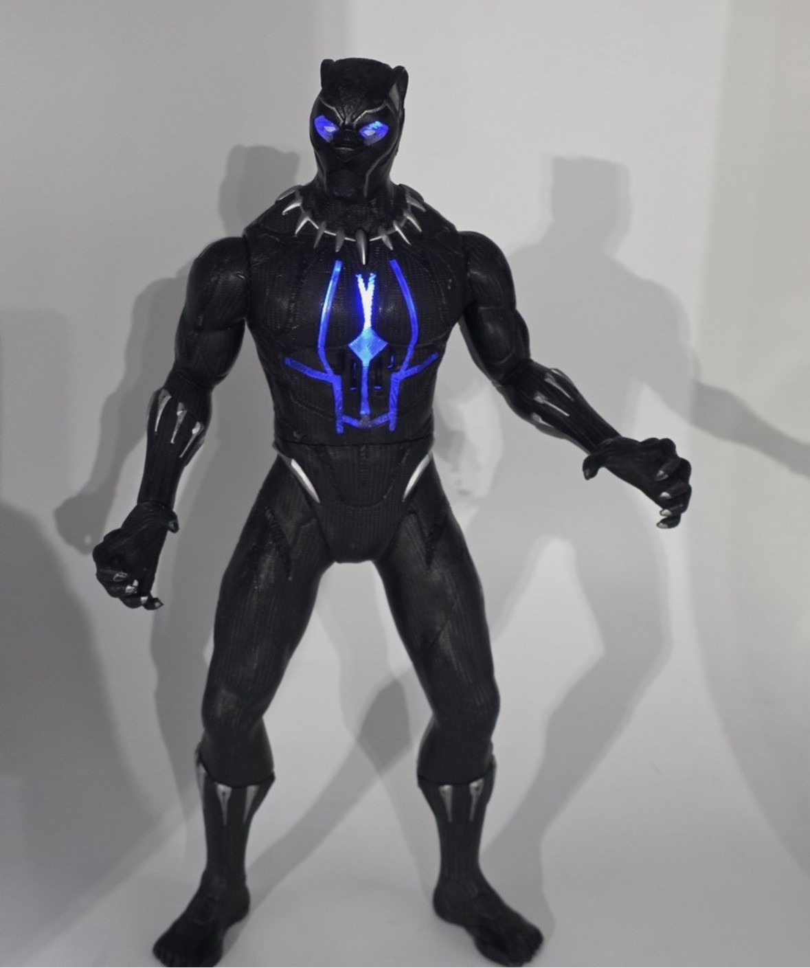 BLACK PANTHER SLASH & STRIKE 13" MOTION VOICE ACTION FIGURE