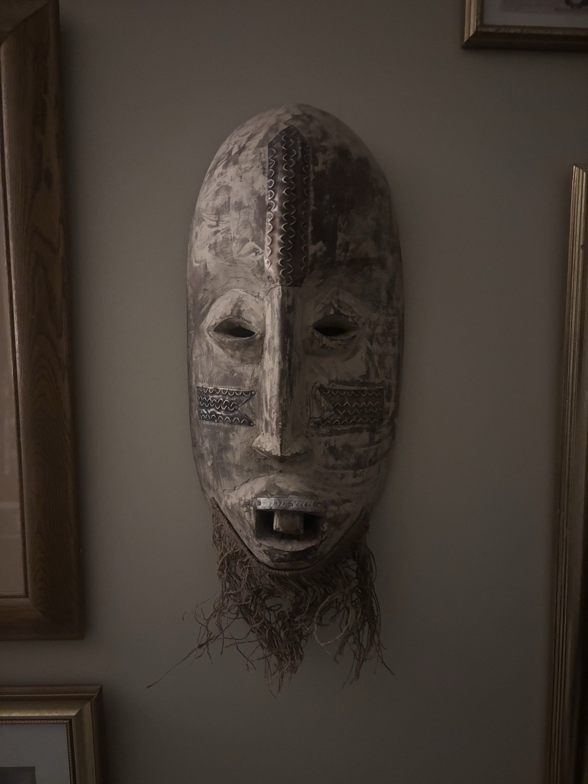 Large Yombe Tribal Mask 1.5ft – Metal Plated, Nail & Single Toot - photo 2