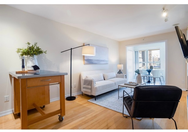 Furnished 1 bedroom and den Yaletown apartment for rent