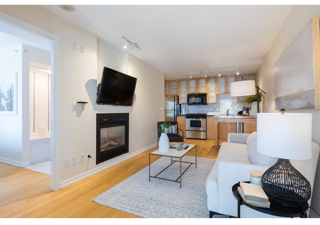 Furnished 1 bedroom and den Yaletown apartment for rent - photo 3
