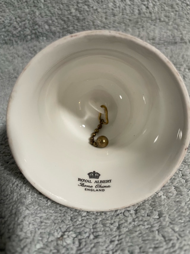 1981 Royal Wedding Commemorative Bell Royal Albert Bone China - photo 5