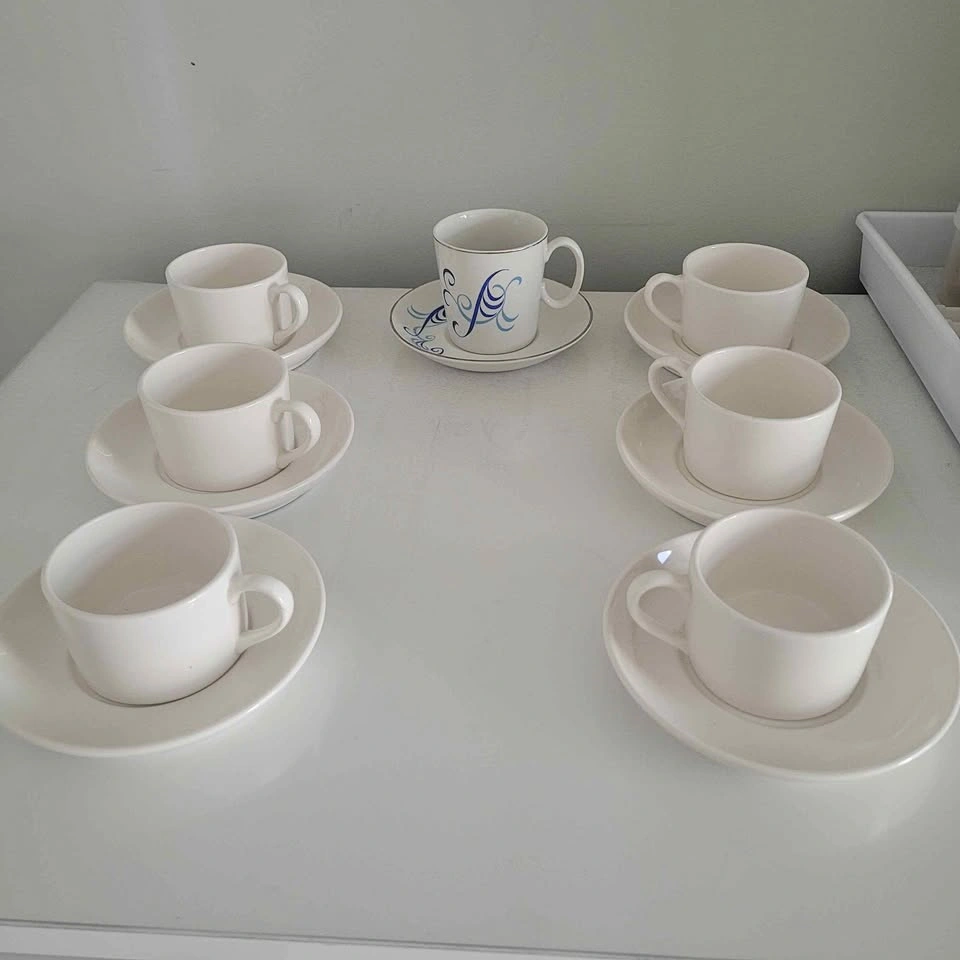 Latte/tea cups with saucer