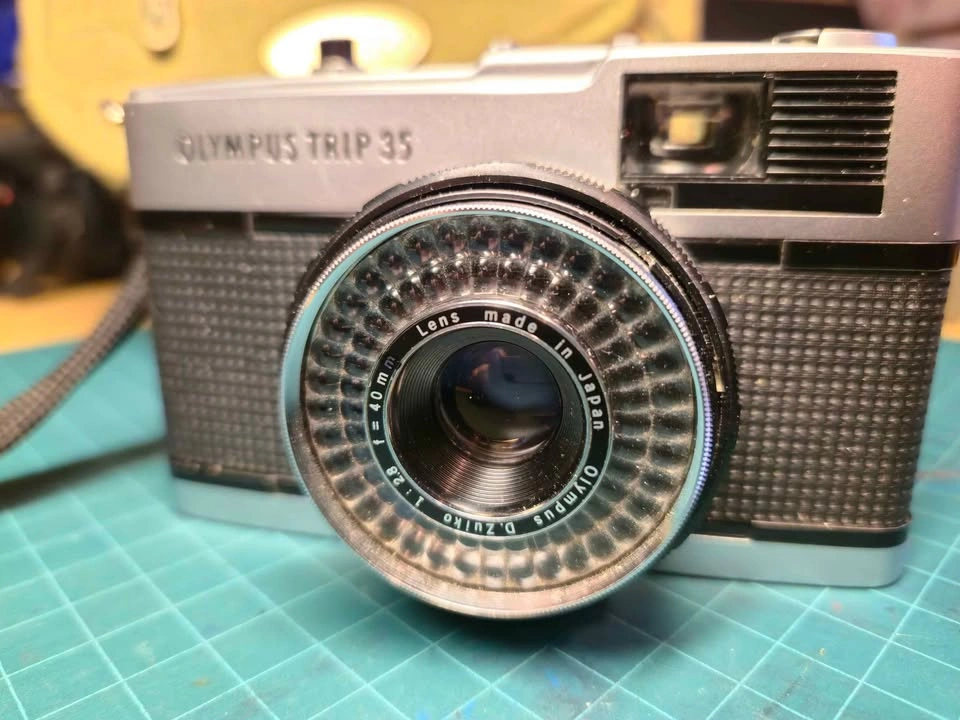 (Film Tested) Olympus Trip 35 Vintage Camera with Roots Bag - photo 2