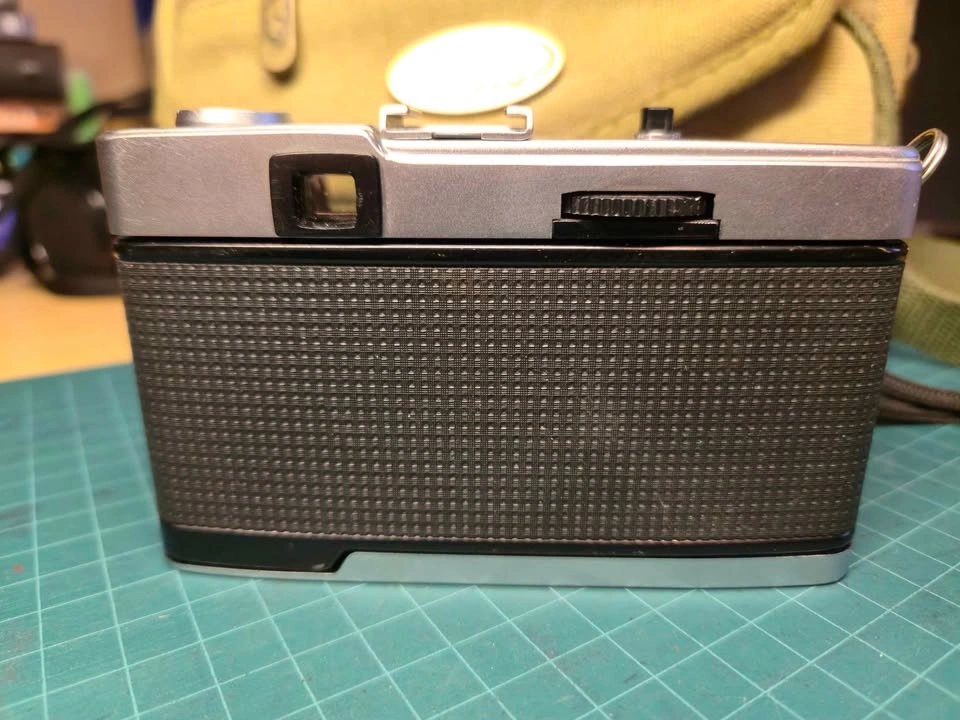 (Film Tested) Olympus Trip 35 Vintage Camera with Roots Bag - photo 3