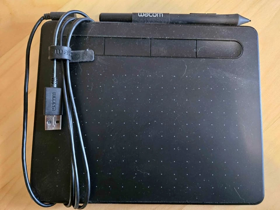Wacom intuos drawing tablet with stylus