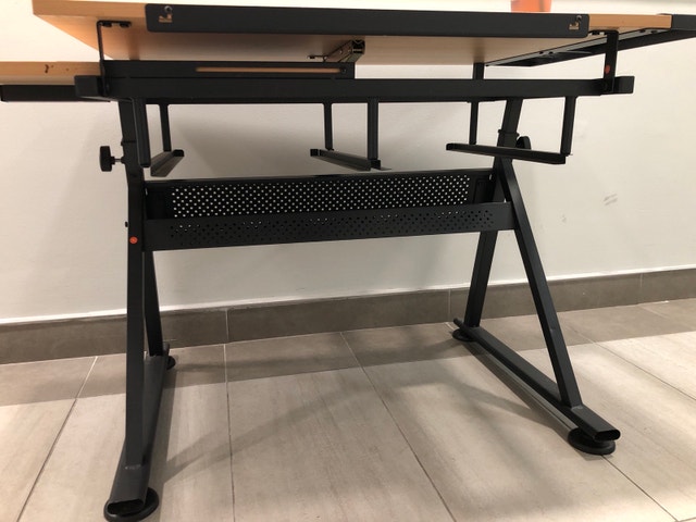 Adjustable Drawing & Craft Desk Great Condition - photo 2