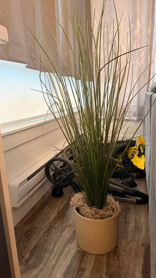Ikea artificial plant with vase - photo 3