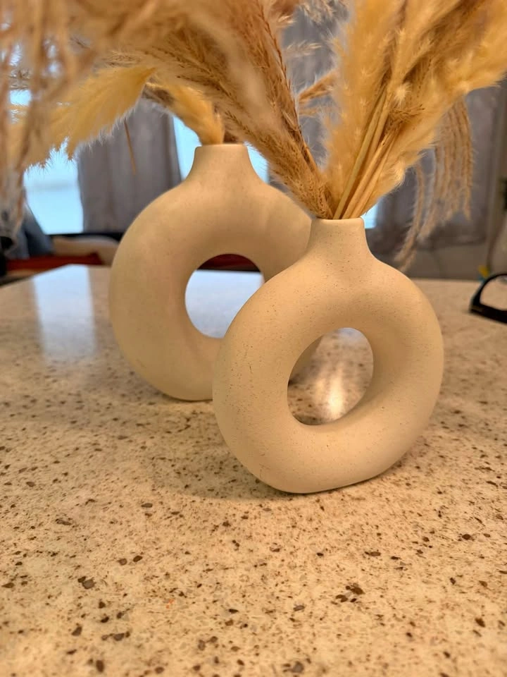 Flower vase with pampas grass