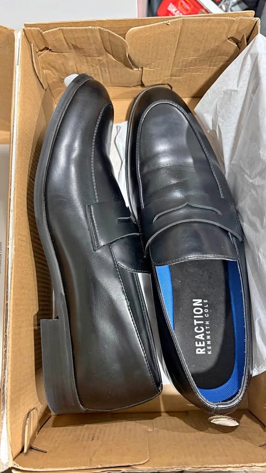 REACTION Kenneth Cole Black Penny Loafers