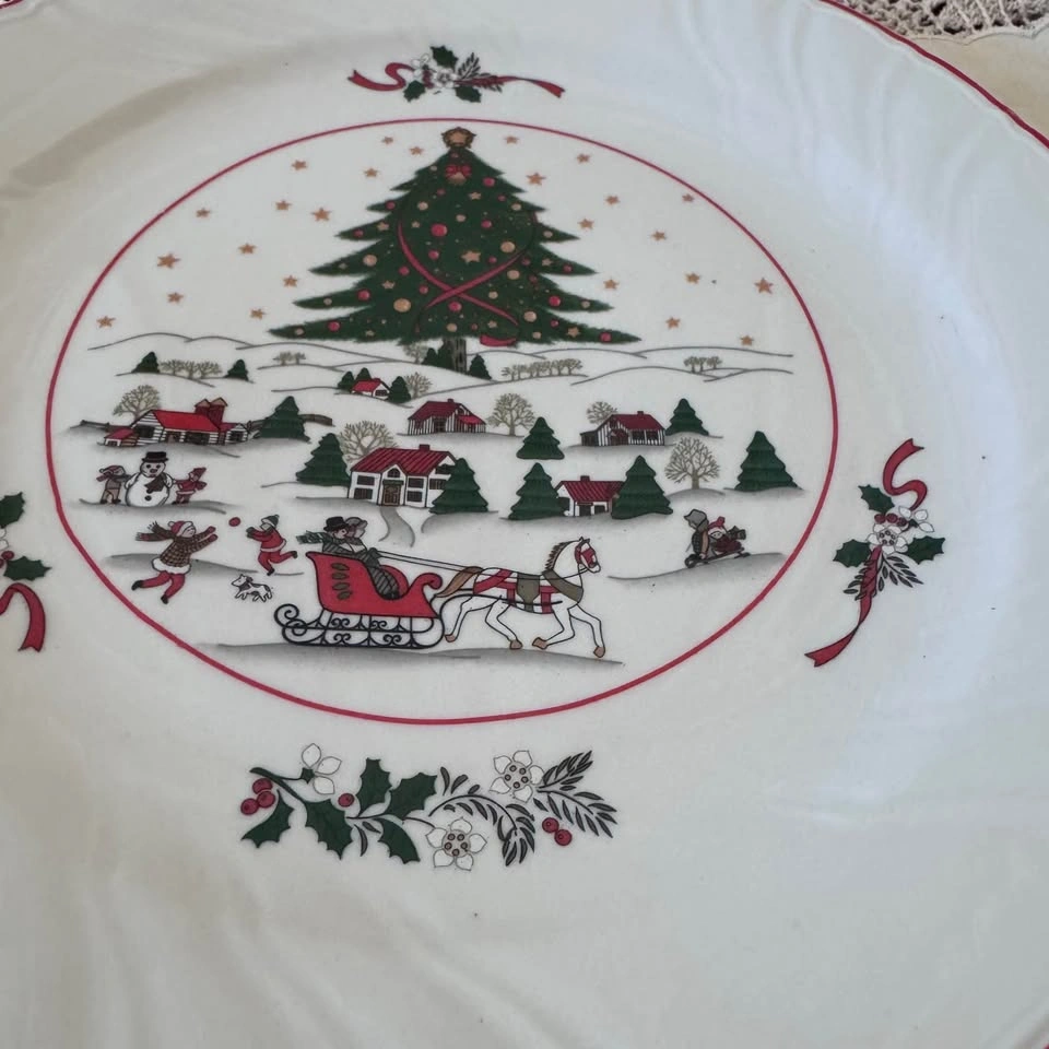 Christmas themed fine porcelain china dinner plate - photo 3
