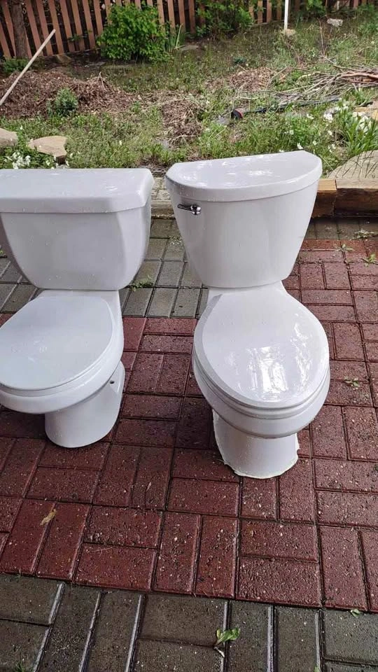 2 Toilets For Sale