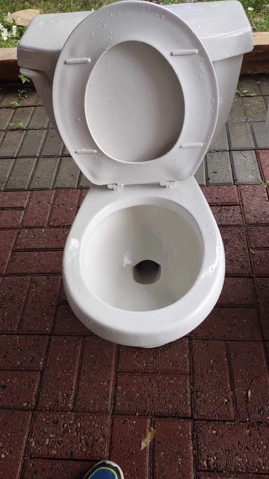 2 Toilets For Sale - photo 2