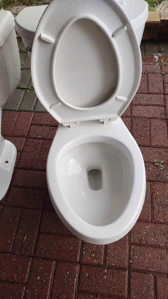 2 Toilets For Sale - photo 3