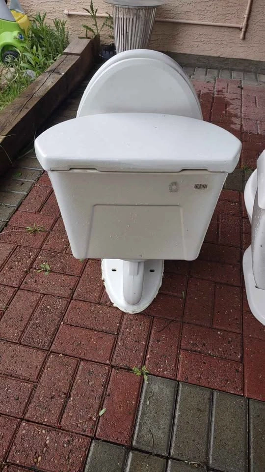 2 Toilets For Sale - photo 5