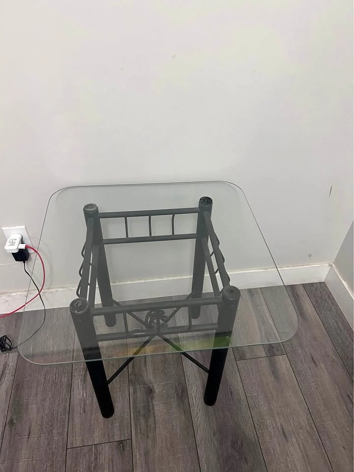 Glass Top Side Table / End Table – Black Metal Frame