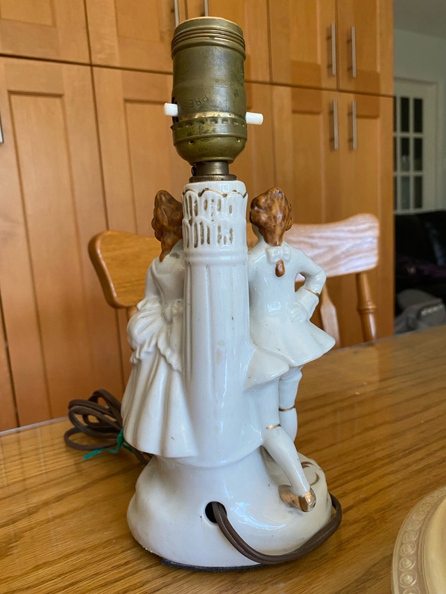 Occupied Japan Porcelain Figurine Lamp - photo 3