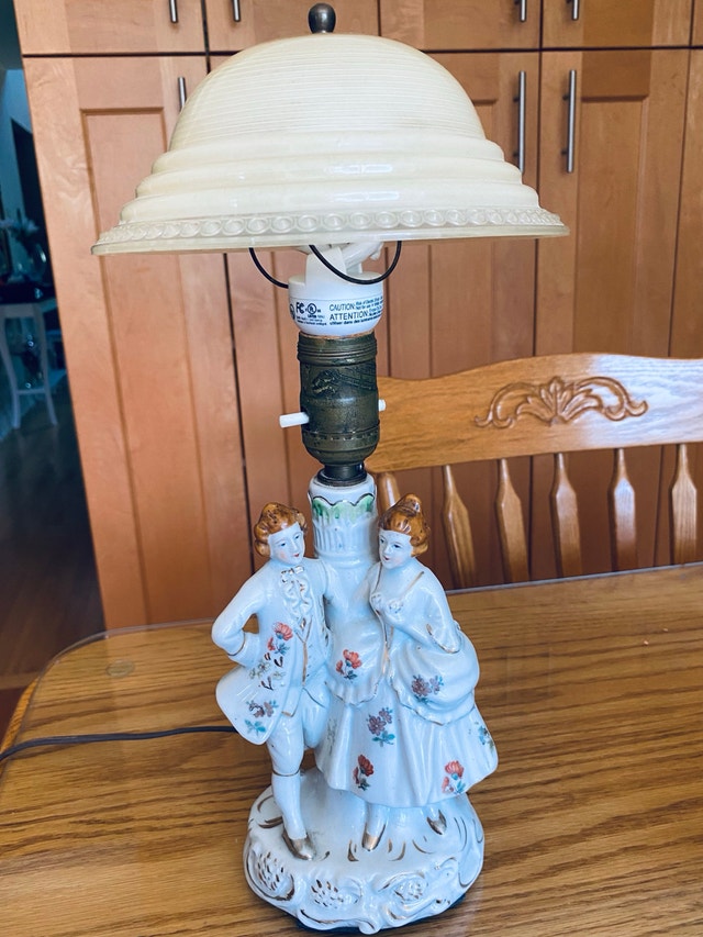 Occupied Japan Porcelain Figurine Lamp - photo 4