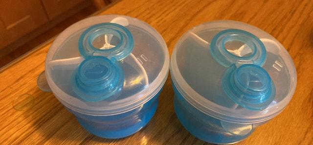 Munchkin Formula Dispenser