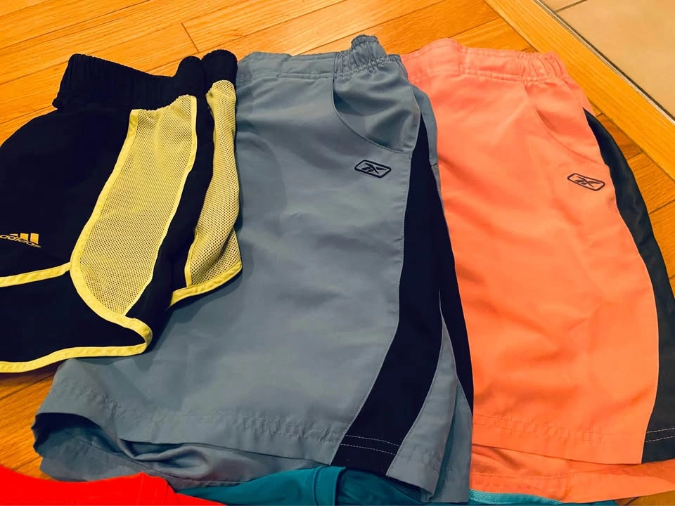 Women’s athletic shorts and tops - photo 2
