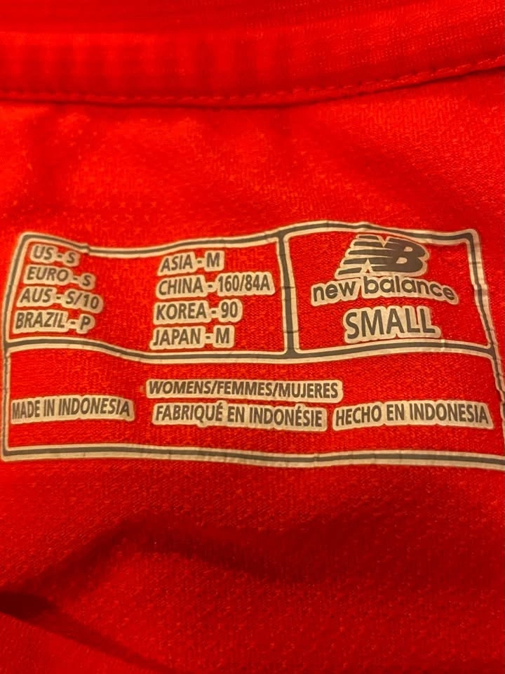 Women’s athletic shorts and tops - photo 5