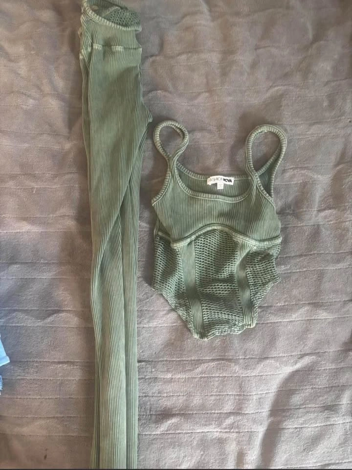Fashion Nova Green 2 Piece Set - photo 3