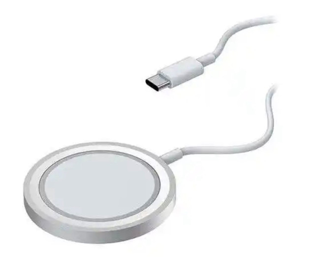 OtterBox 7.5W Wireless Charging Pad – MagSafe, Brand New