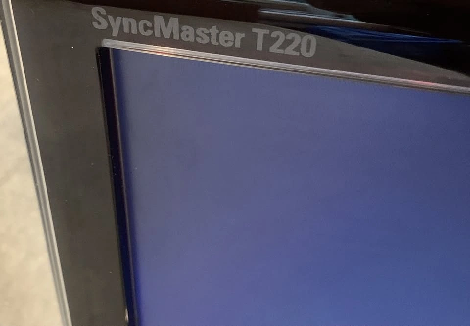 Samsung SyncMaster T220 22" Widescreen Monitor - photo 4