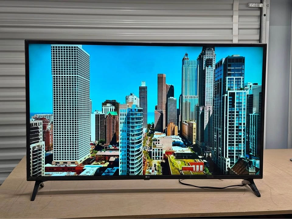 LG 49” 4K Smart TV – Excellent Condition