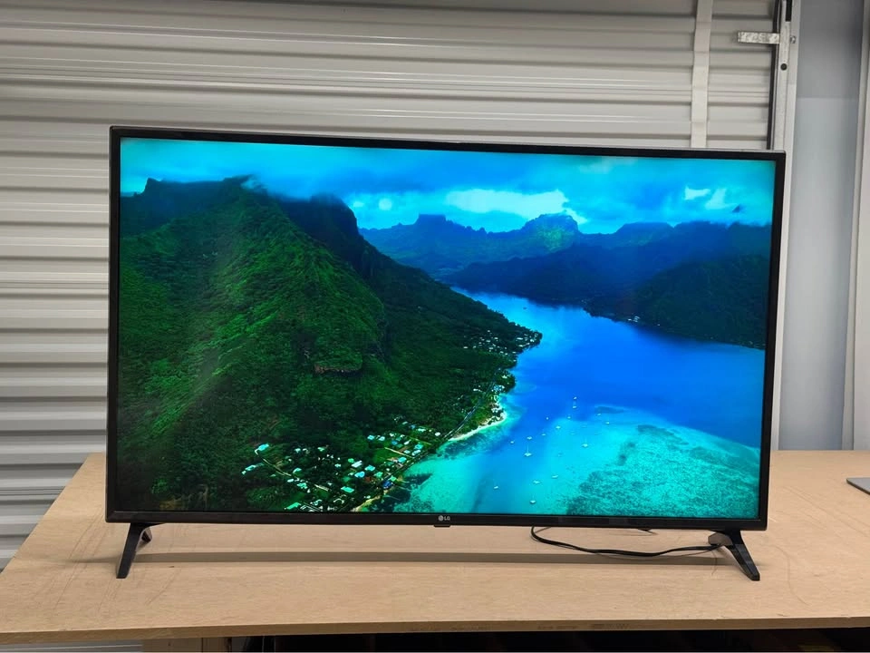 LG 49” 4K Smart TV – Excellent Condition - photo 4