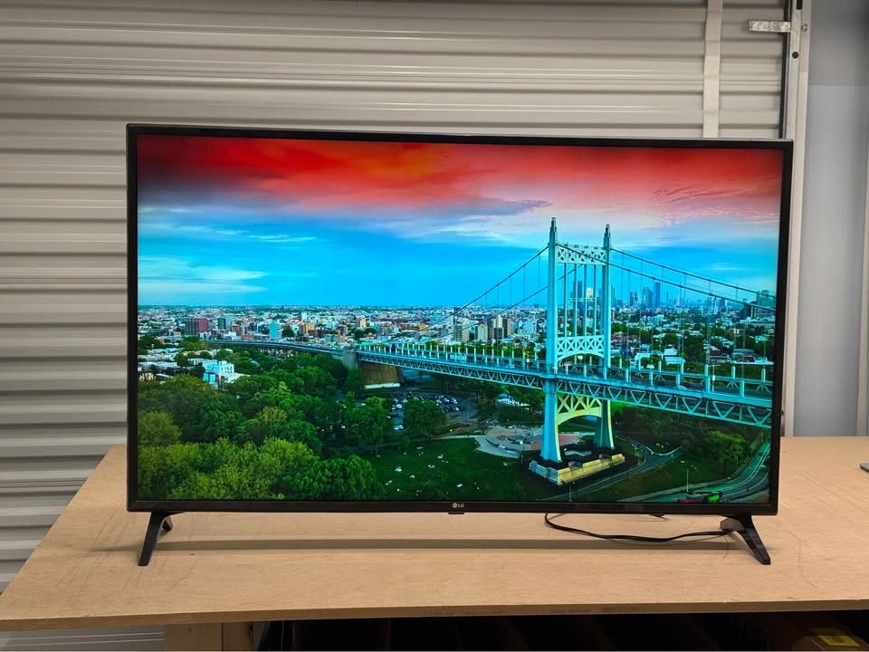 LG 49” 4K Smart TV – Excellent Condition - photo 5