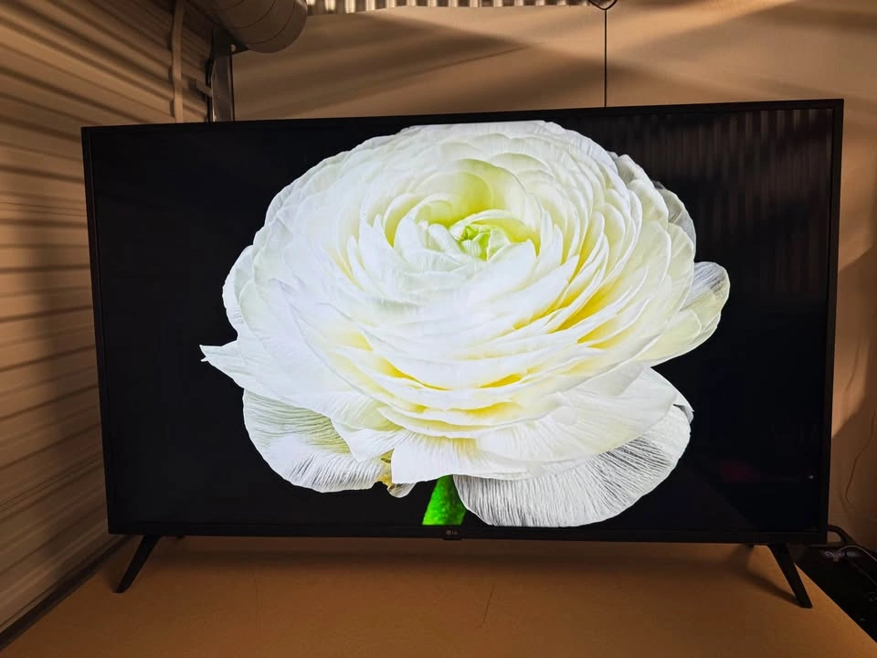 LG 55” 4K Smart TV – Excellent Condition - photo 2