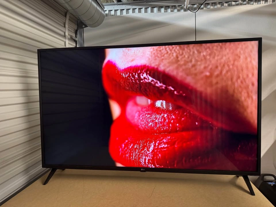 LG 55” 4K Smart TV – Excellent Condition - photo 5
