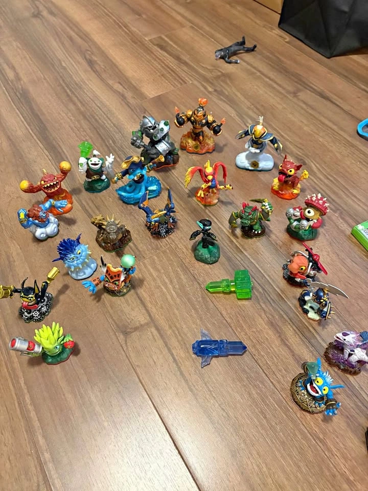 Skylanders big lot with figures, games, portal, and caddy