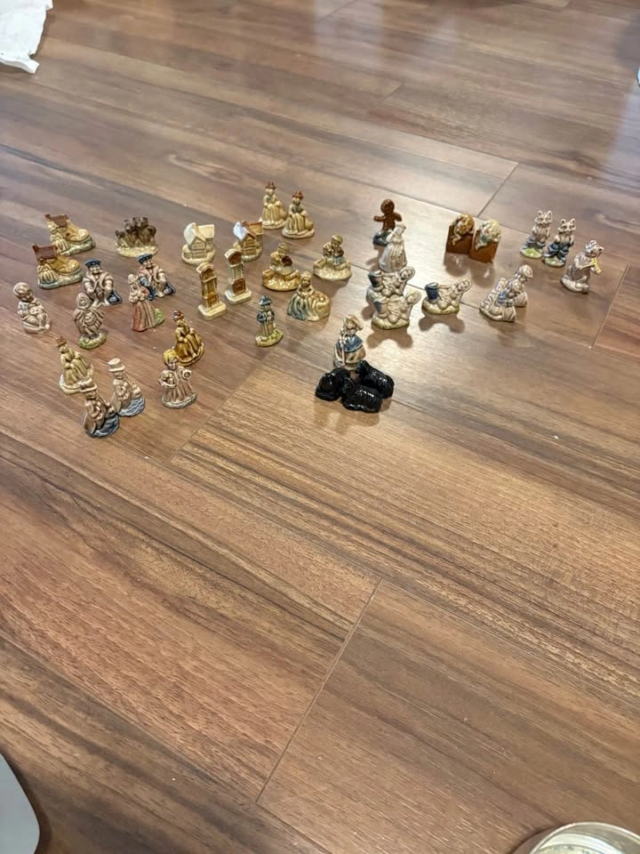 Complete Red Rose Tea Nursery Rhyme Figurine Collection - photo 2