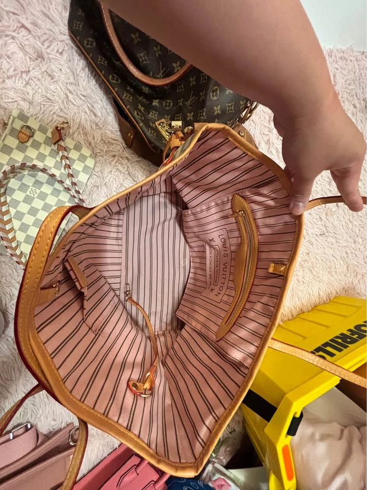 Tote bag with pink interior - photo 2