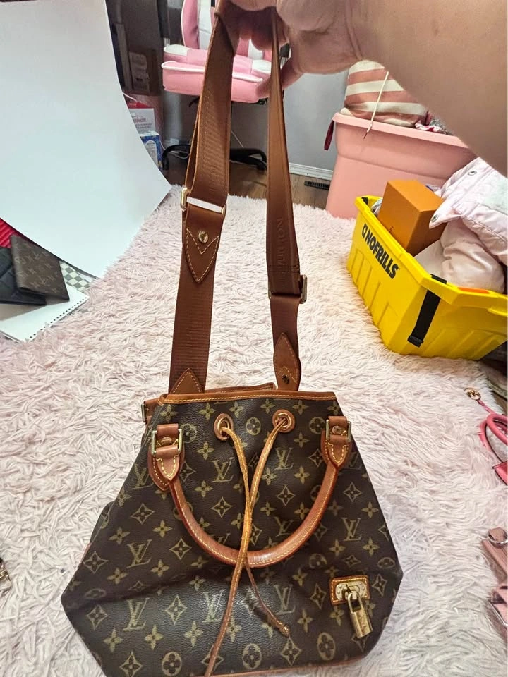 Bucket bag