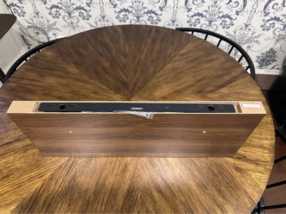 24” Floating wall shelf in walnut finish (KING & BATHURST) - photo 4