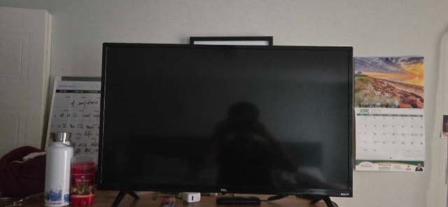 TCL ROKU TV 32 in