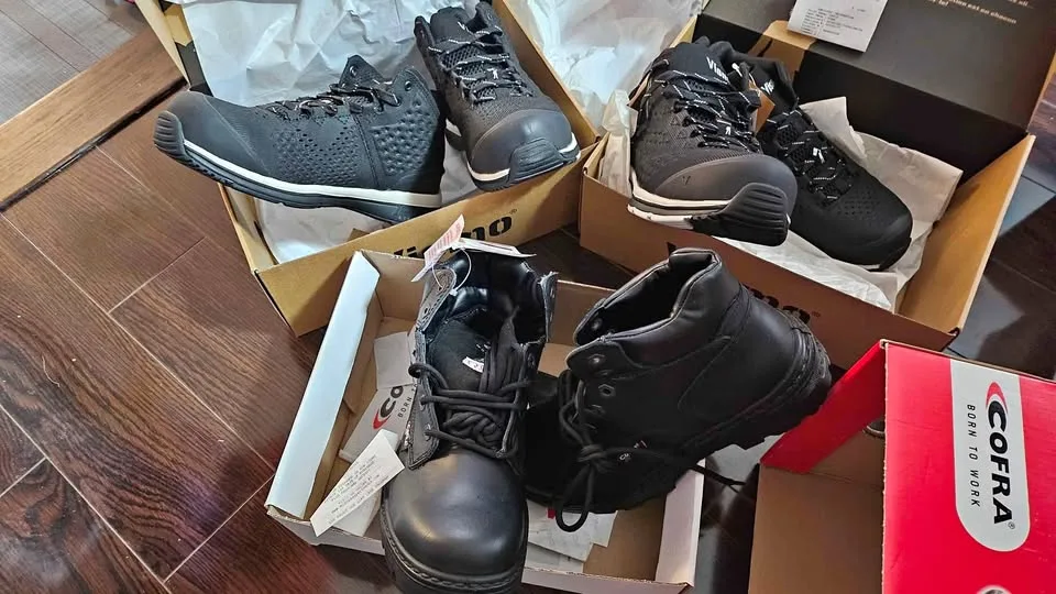 BNIB Safety shoes Men size 7 thumbnail