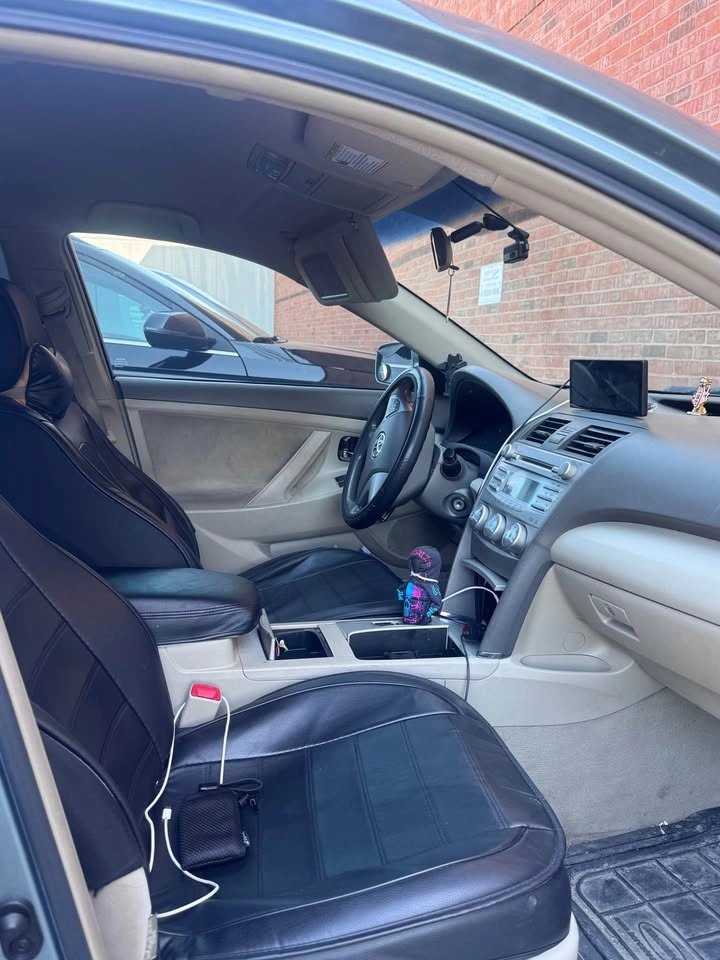 2010 Toyota Camry - photo 3